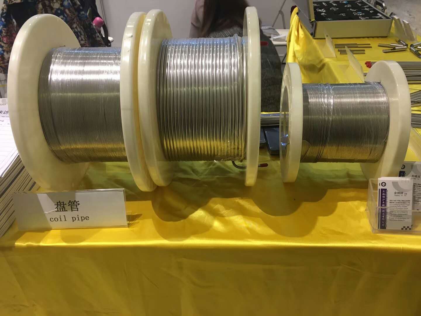 不銹鋼盤(pán)管，英文(不銹鋼盤(pán)管)，一般為 直徑0.5至20mm，厚度0.1至2.0mm的盤(pán) 裝或蚊香裝彎管;廣泛應(yīng)用于化工，機(jī)械， 電子，電力，紡織，橡膠，食品，醫(yī)療器材 航空，航天，通信，石油等工業(yè)領(lǐng)域